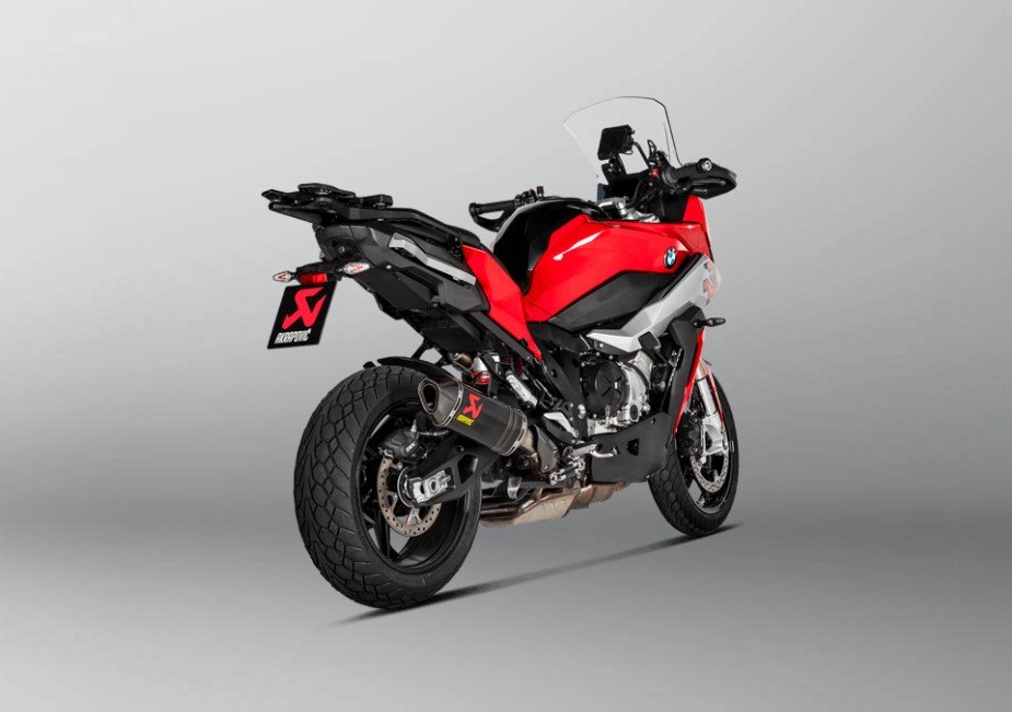 461-B10SO13-HZC_BIKE.jpg Akrapovic Slip-On Line (Carbon) S1000 XR 2025 - Image 1